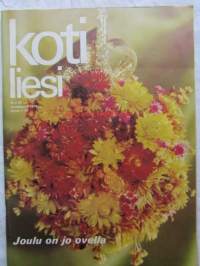 Kotiliesi 1970 nr 24 -mm. 6 Miestä valmistuu lastenkoteihin kasvattajiksi, Kuorikosken kirkonrakentajat Kaustiselta, Simone de Beauvoir ja vanhuus,