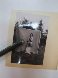 Metsänäyttämö? -valokuva / photograph