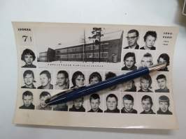 Petäjävesi kansalaiskoulu 7. lk lukuvuosi 1964-65 -valokuva / photograph