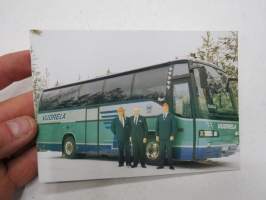 Vuorela -joulutervehdys / joulukortti & 60-vuotiskortti, kortissa omakätiset allekirjoitukset Wäinö Vuorela, Pekka Vuorela & Raimo Vuorela