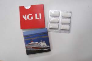 Viking Line -xylitol-purukumipakkaus, kuvana MS ISABELLA / Presenta of Scandinavia AB, 2000-luvun alkupuolen ensimmäisen vuosikymmenen tuote?