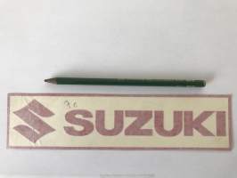 Suzuki (punainen) -tarra