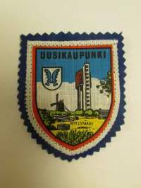 Uusikaupunki-kangasmerkki / matkailumerkki / hihamerkki / badge -pohjaväri sininen