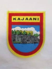 Kajaani -kangasmerkki / matkailumerkki / hihamerkki / badge -pohjaväri keltainen