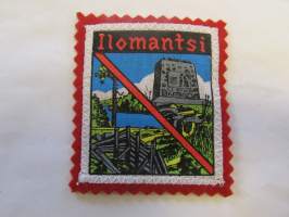 Ilomantsi -kangasmerkki / matkailumerkki / hihamerkki / badge -pohjaväri punainen