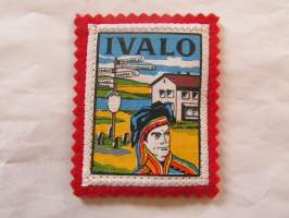 Ivalo -kangasmerkki / matkailumerkki / hihamerkki / badge -pohjaväri punainen