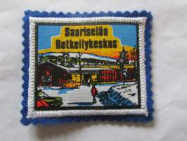Saariselkä retkeilykeskus -kangasmerkki / matkailumerkki / hihamerkki / badge -pohjaväri sininen