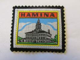 Hamina -kangasmerkki / matkailumerkki / hihamerkki / badge -pohjaväri musta