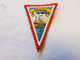 Hamina -kangasmerkki / matkailumerkki / hihamerkki / badge -pohjaväri punainen