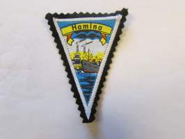 Hamina -kangasmerkki / matkailumerkki / hihamerkki / badge -pohjaväri musta