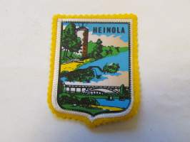 Heinola -kangasmerkki / matkailumerkki / hihamerkki / badge -pohjaväri keltainen