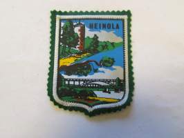 Heinola -kangasmerkki / matkailumerkki / hihamerkki / badge -pohjaväri vihreä