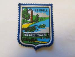 Heinola -kangasmerkki / matkailumerkki / hihamerkki / badge -pohjaväri sininen