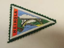 Heinola -kangasmerkki / matkailumerkki / hihamerkki / badge -pohjaväri vihreä