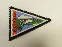 Heinola -kangasmerkki / matkailumerkki / hihamerkki / badge -pohjaväri musta