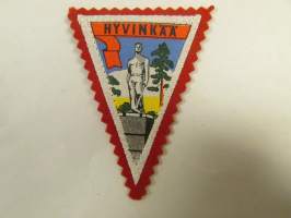 Hyvinkää -kangasmerkki / matkailumerkki / hihamerkki / badge -pohjaväri punainen