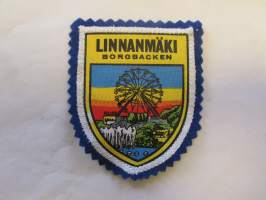 Linnanmäki -Borgbacken -kangasmerkki / matkailumerkki / hihamerkki / badge -pohjaväri sininen