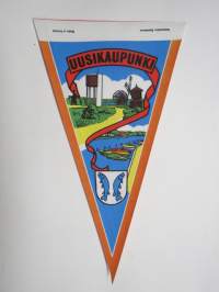 Uusikaupunki -matkailuviiri / souvenier pennant