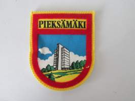 Pieksämäki -kangasmerkki / matkailumerkki / hihamerkki / badge -pohjaväri keltainen