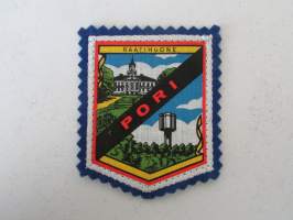 Pori - Raatihuone -kangasmerkki / matkailumerkki / hihamerkki / badge -pohjaväri sininen
