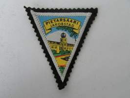Pietarsaari - Jakobstad -kangasmerkki / matkailumerkki / hihamerkki / badge -pohjaväri musta