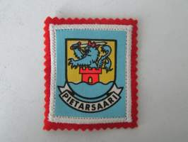 Pietarsaari -kangasmerkki / matkailumerkki / hihamerkki / badge -pohjaväri punainen