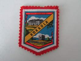 Kokkola - Gamlakarleby -kangasmerkki / matkailumerkki / hihamerkki / badge -pohjaväri punainen