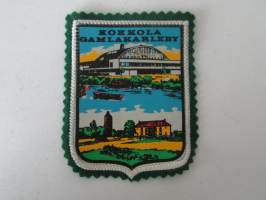Kokkola - Gamlakarleby -kangasmerkki / matkailumerkki / hihamerkki / badge -pohjaväri vihreä