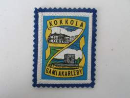 Kokkola - Gamlakarleby -Urheilutalo -kangasmerkki / matkailumerkki / hihamerkki / badge -pohjaväri sininen