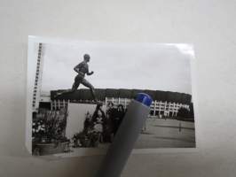 Helsinki, stadion & Paavo Nurmi -valokuva