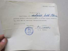 Todistus - osastopäällikkö Erkki Itkonen paövelee Valtion Tiedotuslaitoksella ja on hänen työnsä senlaatuista, ettei hän voi osallistua ilmavalvontaan. - 2.10.1942