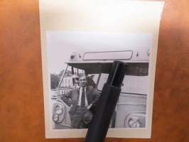 Linja-auto - linja-autot, Ruotsi (Växjö?) 1940-luku -valokuva -SJ buss / bussar närä Växjö, 1940-talet i Sverige