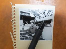 Linja-auto - linja-autot, Ruotsi (Växjö?) 1940-luku -valokuva -SJ buss / bussar närä Växjö, 1940-talet i Sverige
