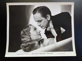 Carole Lombard ja Fredric March - Nothing Sacred - still- / kaappikuva