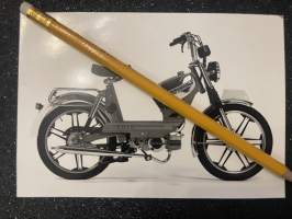Sparta / II -mopedi / moottoripyörä tai niihin liittyvä -valokuva, promootiokuva / promotional photograph of a moped / motercycle / related