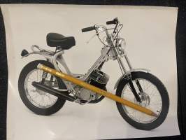 Italjet Teenager / II -mopedi / moottoripyörä tai niihin liittyvä -valokuva, promootiokuva / promotional photograph of a moped / motercycle / related