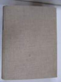 Med byggare i 800 år