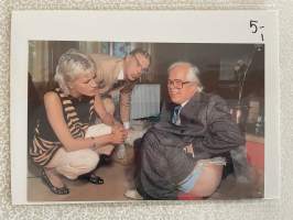 Pikkupojat, Vesa-Matti Loiri, Hannele Lauri ja Simo Salminen -elokuvan still- / kaappikuva