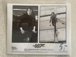 Tomorrow Never Dies - 007 valokuva