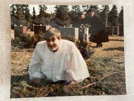 Liian iso keikka, Ville-Veikko Salminen, ja naiset? -elokuvan still- / kaappikuva