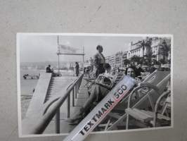 Lola Liberovski (Liberowsky?), L.W. Lindmanin - ravintoloitsija (Kaisaniemi) - ottotytär toisesta avioliitosta, Cannes 1953 -valokuva