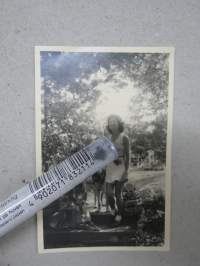 Lola Liberovski (Liberowsky?), L.W. Lindmanin - ravintoloitsija (Kaisaniemi) - ottotytär toisesta avioliitosta -valokuva