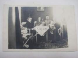 Rakuunan perhe II -valokuva