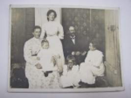 Perusperhe -valokuva