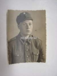 Perussotilas -suomalainen sotilasvalokuva