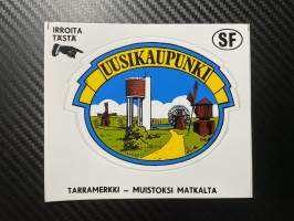 Uusikaupunki -tarra, matkamuistotarra 1970-luvulta