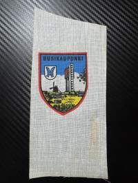 Uusikaupunki -kangasmerkki / matkailumerkki / hihamerkki / badge -leikkaamaton