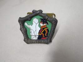 Napapiiri - Polarkreis - The Arctic Circle -auton keulamerkki, emaloitu -car tour badge