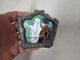Napapiiri - Polarkreis - The Arctic Circle -auton keulamerkki, emaloitu -car tour badge