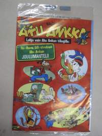Aku Ankka 2013 nr 51 sarjakuvalehti, ilmestynyt 18.12.2013 + Joulumanteli -avaamaton pakkaus